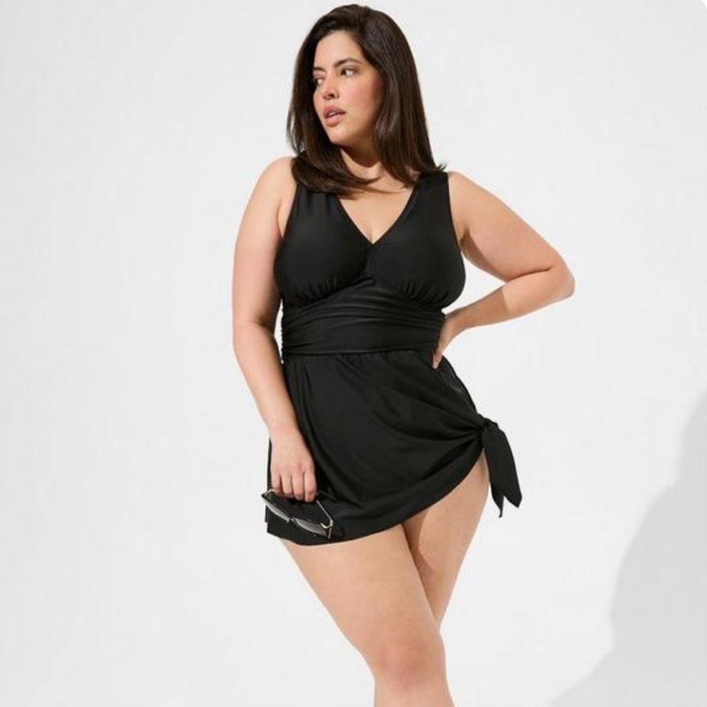 NWT TORRID Wireless Asymmetrical Swim Dress, Size 1